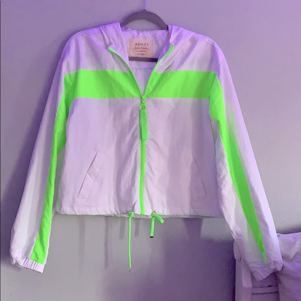 Mid crop hooded windbreaker (new no tags)